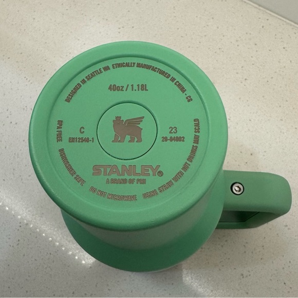 Stanley Green Tumbler with Handle - Picture 9 of 10